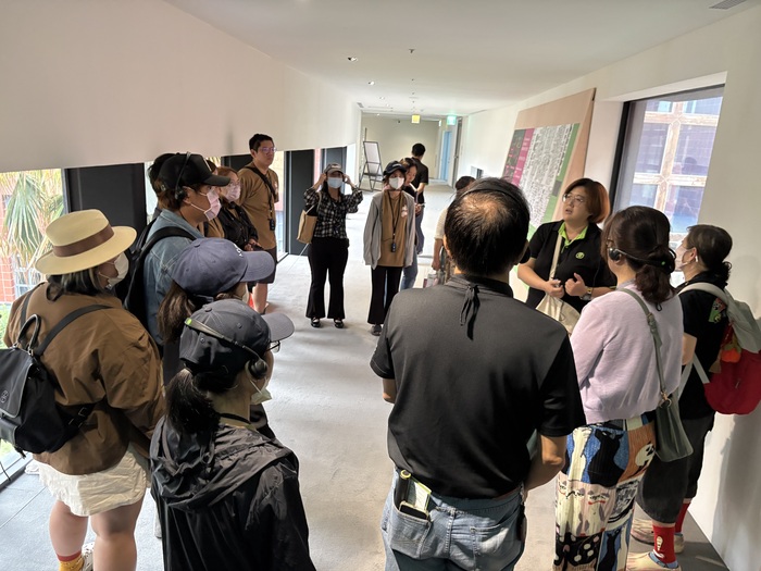 培育人力-帶領參觀館內特展及進行導覽(台東美和社工系同學)圖片
