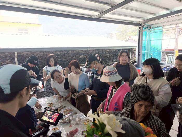 魯凱族手作小米吊飾