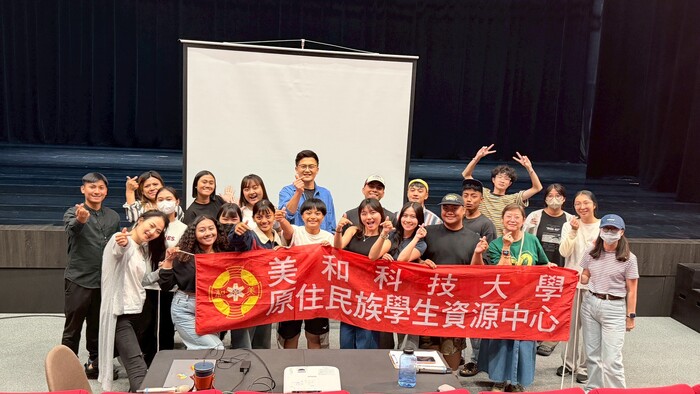 交流文化並一同合照紀念