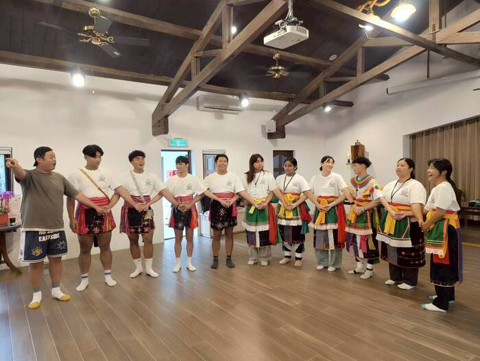 傳統服飾體驗及部落歌謠教學